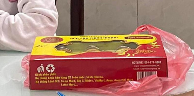 Hộp yến mà nam thanh niên sử dụng để lừa đảo chị B trị giá khoảng 100 ngàn đồng. Ảnh: NT