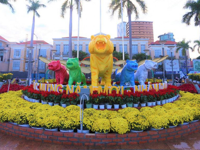 Tin tức trong ngày - Ngắm đường hoa xuân Nhâm Dần hơn 8,6 tỉ đồng ở Đà Nẵng