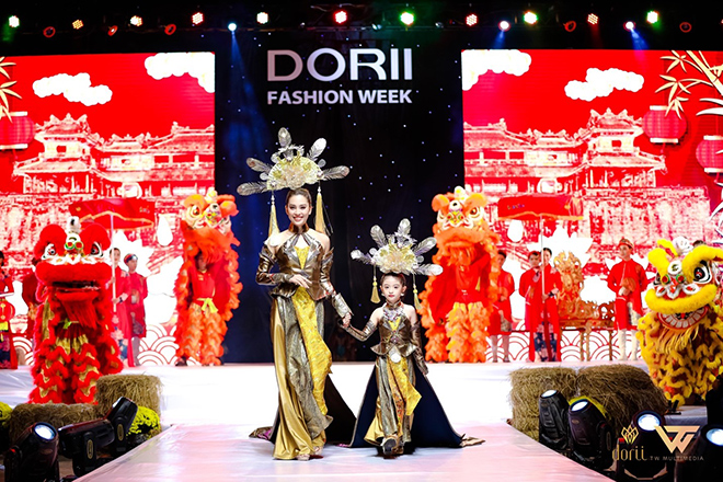 NTK Tạ Linh Nhân ra mắt 5 bộ sưu tập tại &#34;Dorii Fashion Week 2022&#34; - 2