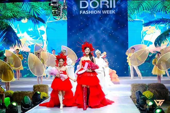 NTK Tạ Linh Nhân ra mắt 5 bộ sưu tập tại &#34;Dorii Fashion Week 2022&#34; - 7