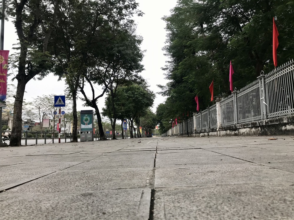 Vẻ tĩnh lặng, đẹp dịu dàng rất lạ của đường phố Hà Nội, TP.HCM sáng đầu năm mới - 6