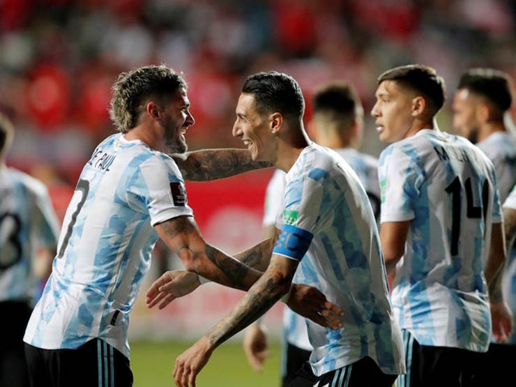 Argentina thiệt hại nhiều về nhân sự nhưng vẫn thắng Chile 2-1