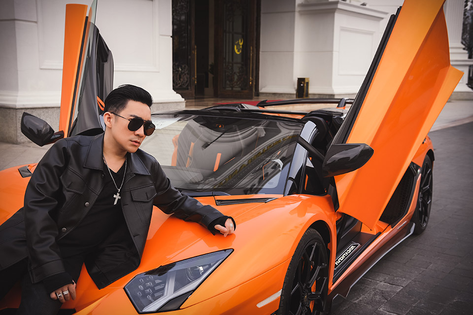 Quang Hà lái Lamborghini 70 tỷ chở nữ CEO nóng bỏng du xuân gây náo loạn ngày mùng 1 Tết - 3