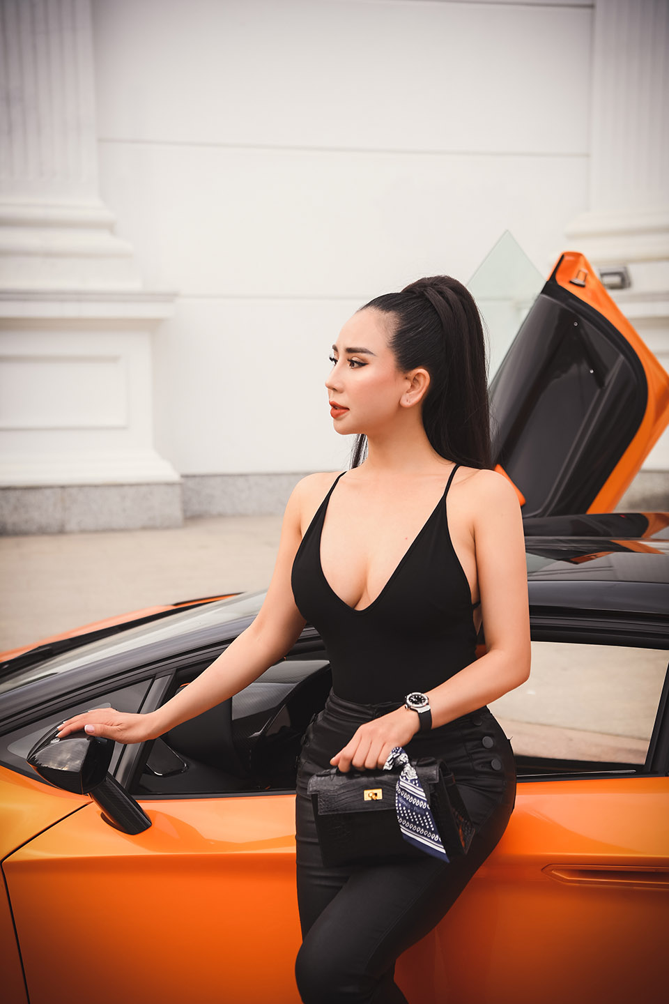 Quang Hà lái Lamborghini 70 tỷ chở nữ CEO nóng bỏng du xuân gây náo loạn ngày mùng 1 Tết - 9
