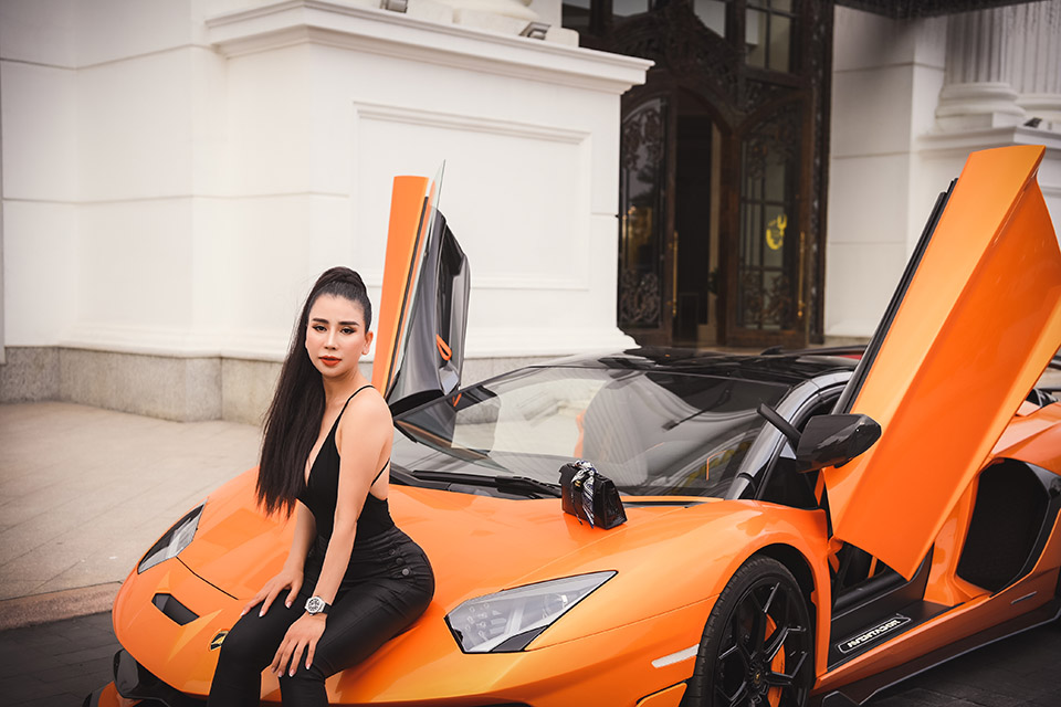 Quang Hà lái Lamborghini 70 tỷ chở nữ CEO nóng bỏng du xuân gây náo loạn ngày mùng 1 Tết - 8