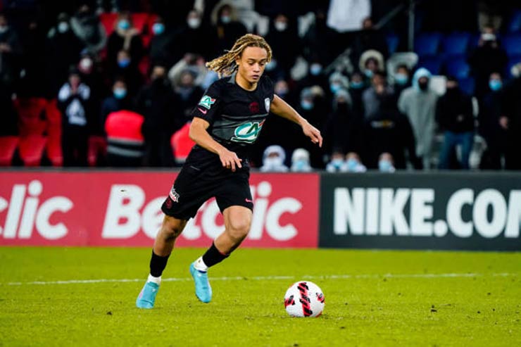 Xavi Simons sút hỏng quả 11m quyết định của loạt luân lưu giữa PSG và Nice