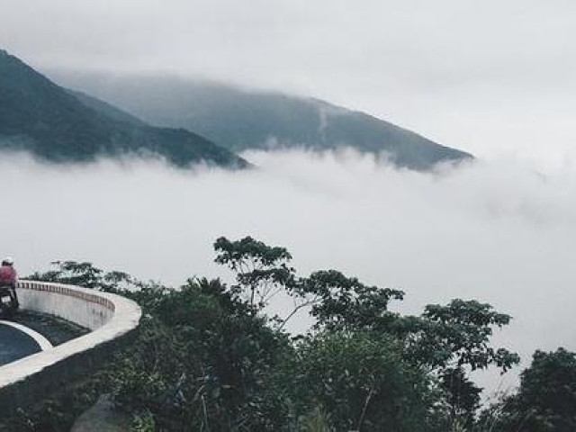 Du lịch - Giới trẻ "rần rần" với loạt clip săn mây ở đèo Hải Vân: Khung cảnh hiếm gặp, đẹp ngỡ ngàng