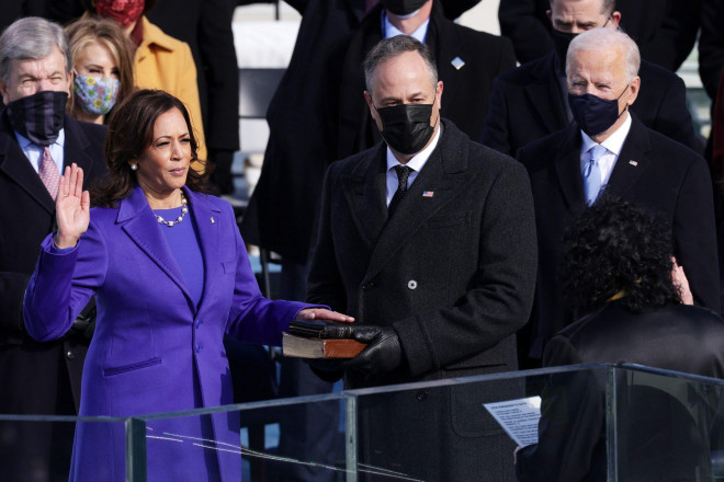 Bà Kamala Harris tuyên thệ nhậm chức phó tổng thống Mỹ vào ngày 20/1/2021. Ảnh: People