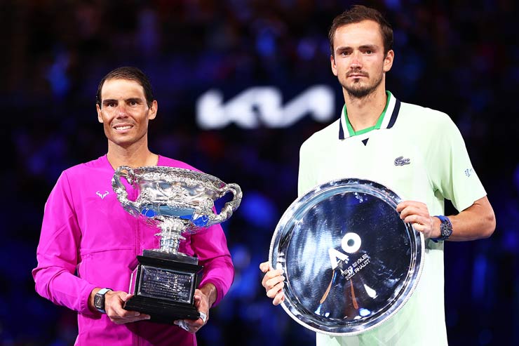 Rafael Nadal thắng ngược Daniil Medvedev 3-2 để vô địch Australian Open lần thứ 2 trong sự nghiệp