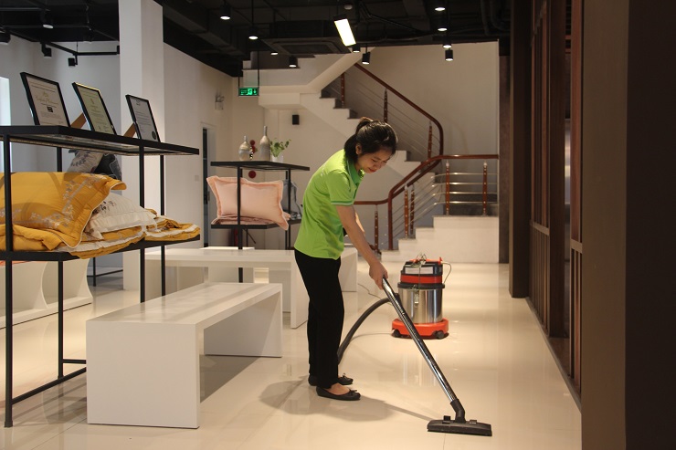 Đặc biệt, dọn nhà theo giờ được trả thù lao từ 150-200 nghìn đồng/giờ vẫn khó tìm người những ngày này.