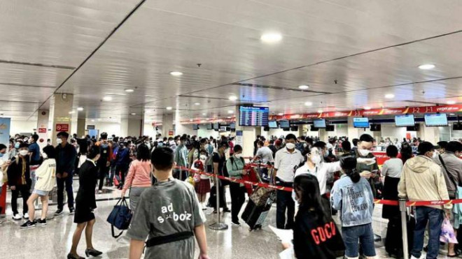 Hôm nay, Tân Sơn Nhất đón lượng khách lớn nhất từ cao điểm Tết Nhâm Dần - 4