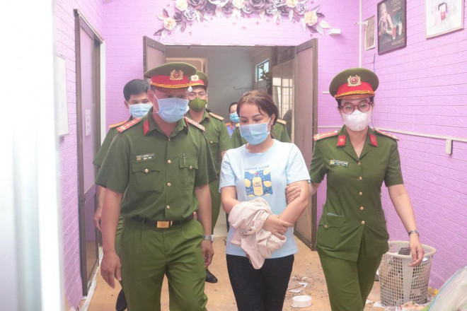 Nguyễn Thị Cẩm Nguyên có hành vi lừa đảo, chiếm đoạt khoảng 50 tỉ đồng. Ảnh: Công an Trà Vinh