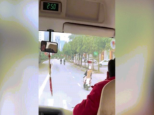 Xe máy - Xe đạp - Clip: Pha đánh võng rất bình thường và cái kết thật ảo diệu