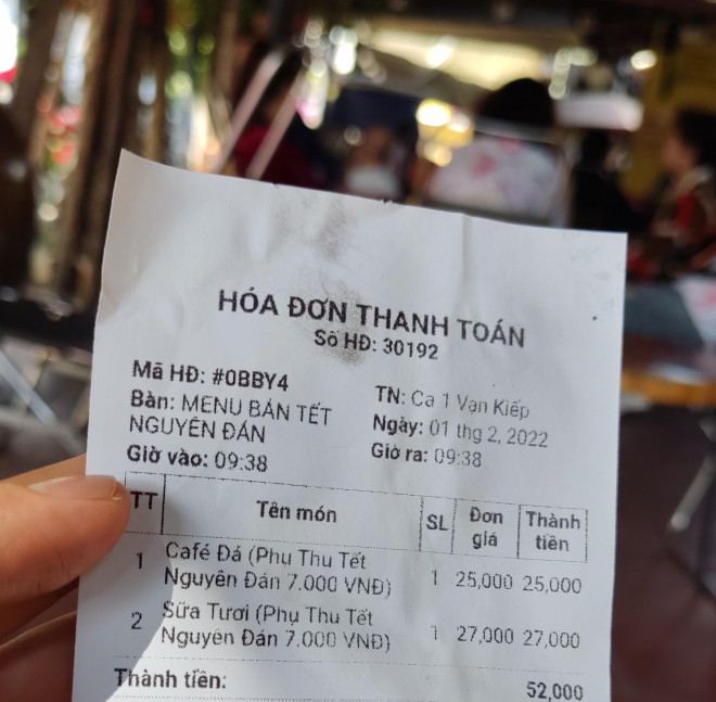 Một quán cà phê trên đường Vạn Kiếp (quận Bình Thạnh) phụ thu 7.000 đồng/món những ngày Tết