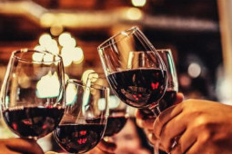 Sức khỏe đời sống - Mẹo uống rượu bia an toàn, tránh say ngày Tết