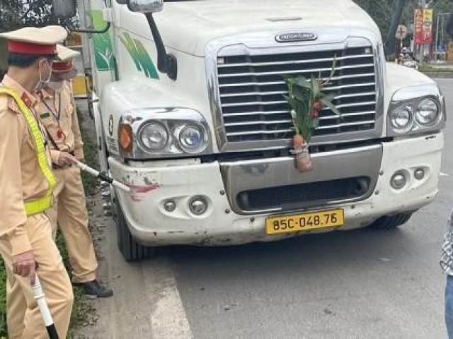 Pháp luật - Dấu vết ở đầu chiếc xe BKS 85C - 048.76 tố cáo kẻ phạm tội