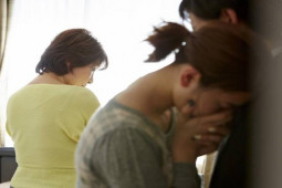 Bạn trẻ - Cuộc sống - Mẹ chồng treo ảnh cưới con trai và vợ cũ trong ngôi nhà con dâu mới