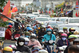 Tin tức trong ngày - Tài xế rơi vào cảnh "tiến thoái lưỡng nan" cả tiếng đồng hồ khi trở về thành phố sau kỳ nghỉ Tết