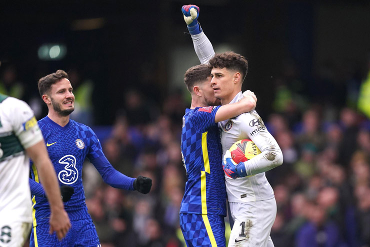 Thủ thành Kepa Arrizabalaga bắt được một quả penalty cuối hiệp phụ thứ 2 giúp Chelsea thoát hiểm trước Plymouth Argyle