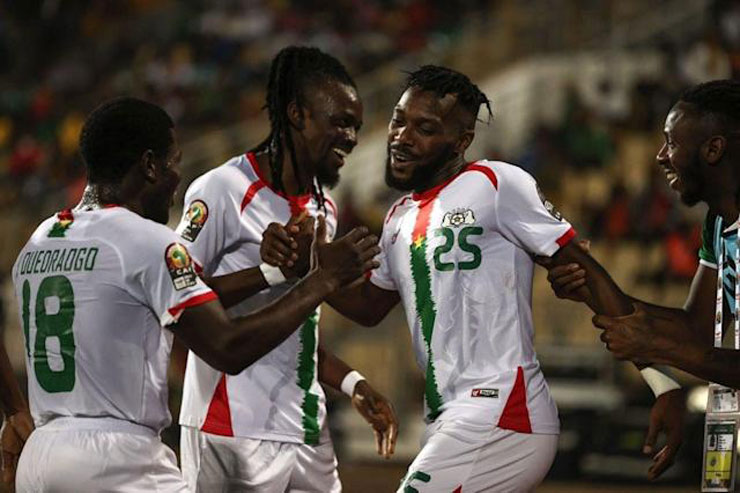 Burkina Faso đã có khởi đầu đẹp như mơ khi dẫn trước đội chủ nhà Cameroon đến 3-0