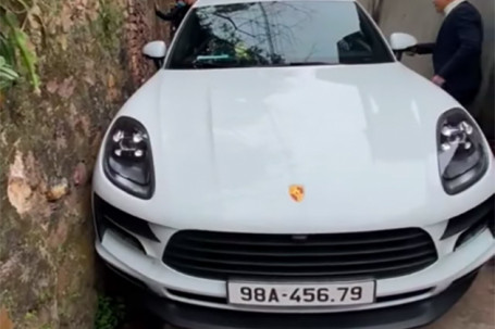 Nữ tài xế lái Porsche Macan "chọn lối đi riêng" và cái kết