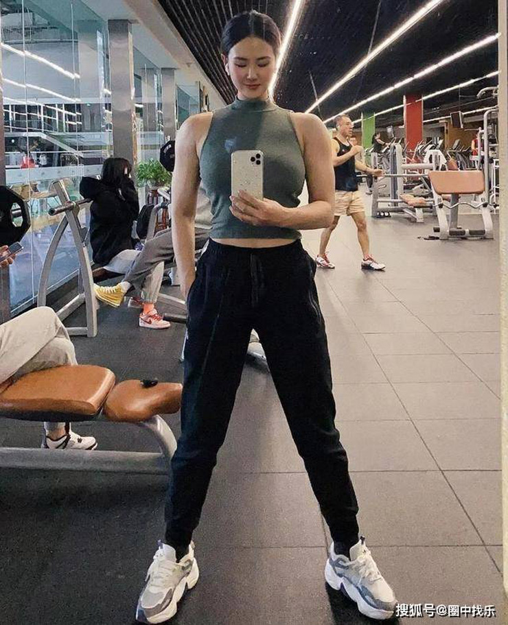 Nữ giáo viên thể dục 3 vòng cực đẹp, thân hình "đồng hồ cát" như mơ - 6