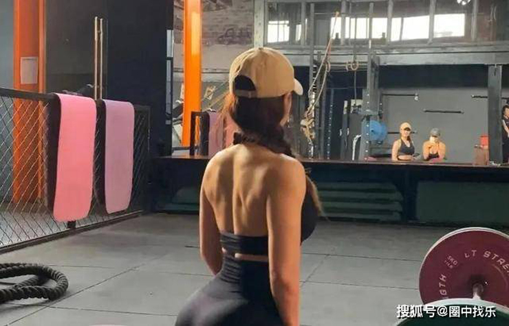 Nữ giáo viên thể dục 3 vòng cực đẹp, thân hình "đồng hồ cát" như mơ - 7