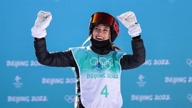 Vận động viên trượt tuyết Cốc Ái Lăng vừa giành huy chương vàng tại Olympic Bắc Kinh 2022. Ảnh: Getty Images.