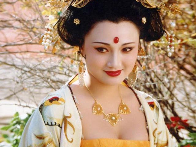 Làm đẹp - "Nàng Dương Quý Phi đẹp nhất màn ảnh" vẫn gợi cảm dù đã 20 năm rời xa nghệ thuật