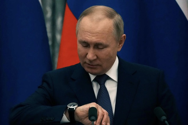 Khi Tổng thống Pháp vội vàng muốn đạt thỏa thuận hạ nhiệt căng thẳng, ông Putin lại tỏ ra cực kỳ bình tĩnh.