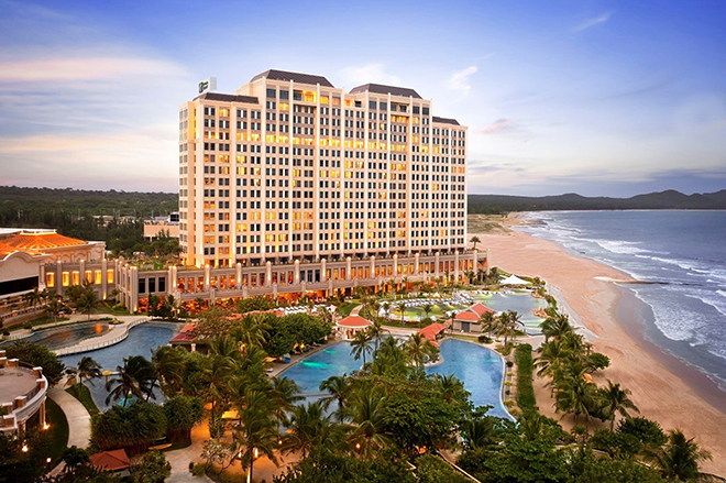 Sự xuất hiện của Holiday Inn Resort Ho Tram Beach bên cạnh InterContinental Grand Ho Tram giúp du khách có thêm nhiều lựa chọn nghỉ dưỡng lãng mạn trong dịp Valentine 2022.