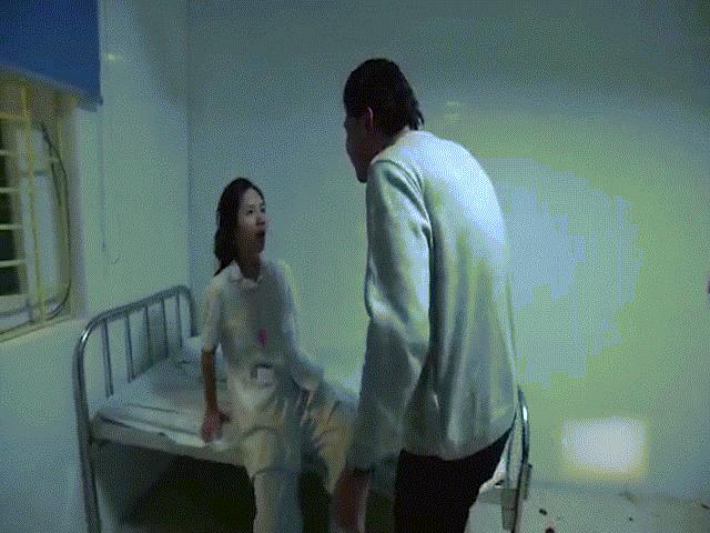 Phim - Nữ y tá "hot nhất phim Việt" bị cưỡng bức gây tranh cãi vì 1 chi tiết