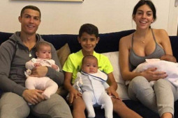 Media - Choáng ngợp với dàn siêu xe bên trong căn hộ của Cristiano Ronaldo