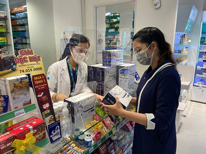 Khách hàng đến Pharmacity đều được nhân viên hỗ trợ, tư vấn chu đáo, góp phần đảm bảo sự an toàn cho người tiêu dùng