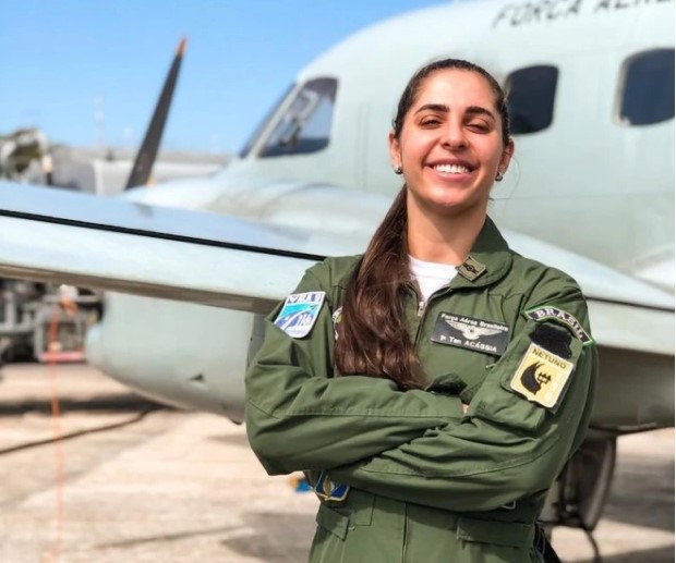 Acassia Marina Jorge Diniz từng là quân nhân thuộc lực lượng Không quân Brazil. Ảnh: The Sun