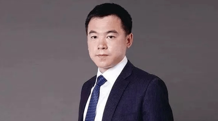 Người mẹ đã cho Lý Vĩnh Tân vay tiền khởi nghiệp, sau này là cổ đông lớn nhất công ty. Lý Vĩnh Tân trở thành niềm tự hào của gia đình.&nbsp;
