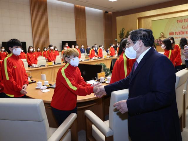 Bóng đá - Trực tiếp ĐT nữ Việt Nam về nước: Thủ tướng khen thưởng các "cô gái vàng"