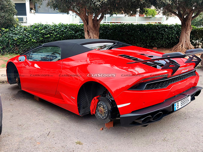 Cận cảnh siêu xe Lamborghini Huracan mui trần bị &#34;đá&#34; bộ mâm tiền tỷ - 1