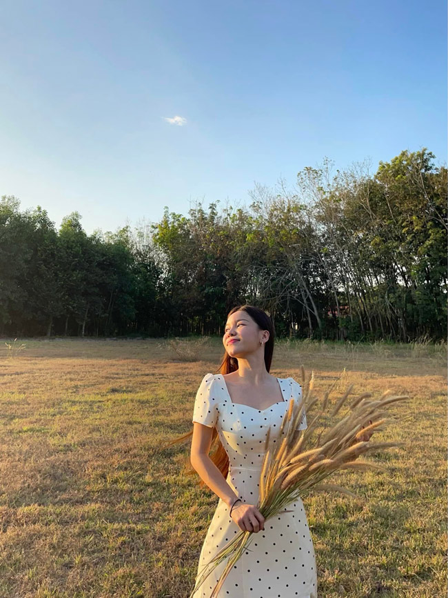 Hot girl Sài thành được nhận xét là ngày càng thăng hạng nhan sắc kể từ sau khi yêu thủ môn Văn Lâm.&nbsp;
