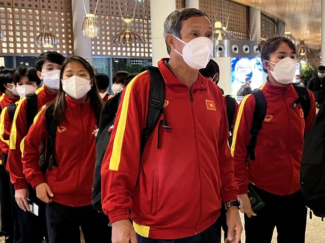 Bóng đá - Trực tiếp ĐT nữ Việt Nam về nước: "Người hùng" Bích Thùy tiết lộ điều bất ngờ