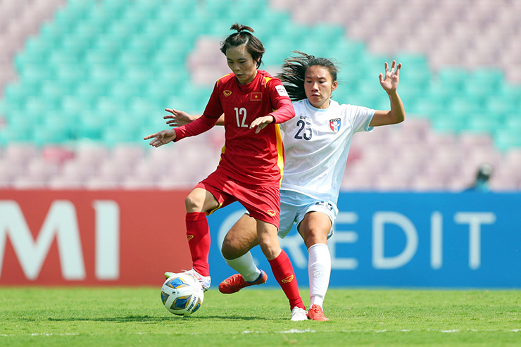 Hải Yến thi đấu nỗ lực ở trận play-off quyết định tấm vé dự World Cup giữa ĐT nữ Việt Nam và ĐT nữ Đài Loan (Trung Quốc).