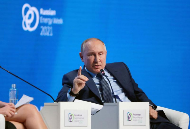 Tổng thống Nga Vladimir Putin phát biểu tại diễn đàn “Tuần lễ năng lượng Nga” lần thứ IV hồi tháng 10-2021. Ảnh: REUTERS