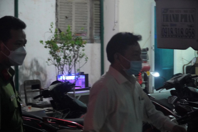 Ông Nguyễn Ngọc Hai, nguyên Chủ tịch UBND tỉnh Bình Thuận bị dẫn giải phục vụ điều tra liên quan sai phạm giao đất, tối 10-2