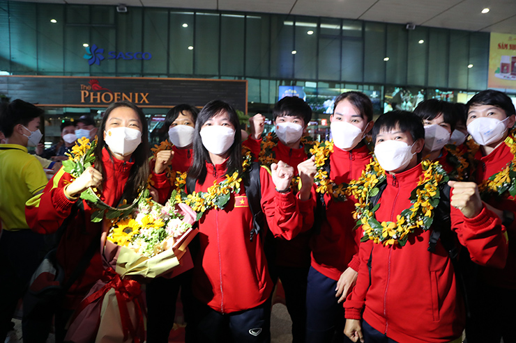 Các thành viên ĐT nữ Việt Nam giành
vé dự World Cup 2023 thuộc biên chế CLB TP.HCM gồm có trợ lý Đoàn
Thị Kim Chi, Nguyễn Thị Kim Hồng cùng 9 cầu thủ: Huỳnh Như (đội
trưởng), Chương Thị Kiều, Nguyễn Thị Bích Thùy, Trần Thị Thùy
Trang, Trần Thị Kim Thanh, Trần Thị Thu, Trần Thị Phương Thảo,
Nguyễn Thị Mỹ Anh, Nguyễn Thị Tuyết Ngân