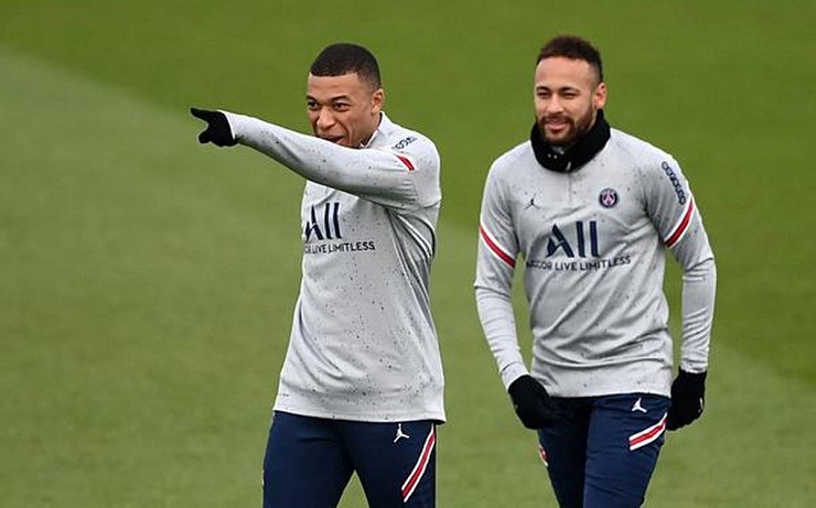 Neymar đã trở lại tập luyện