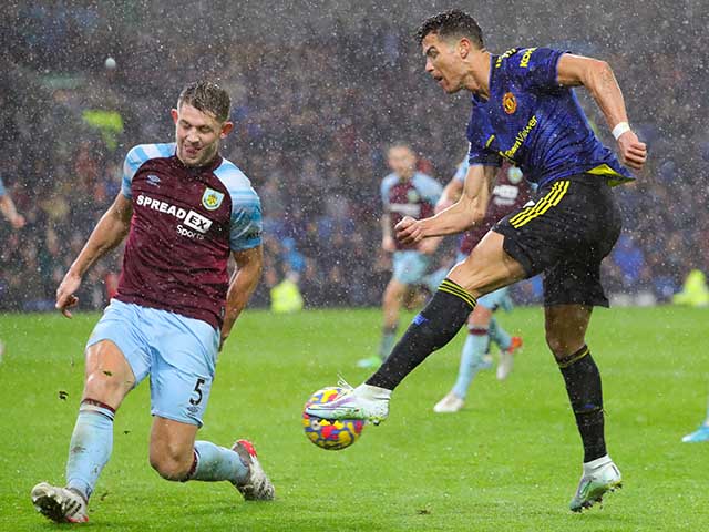 Bóng đá - Chờ Ronaldo - MU "trút giận" đua top 4, Man City bứt phá vòng 25 Ngoại hạng Anh