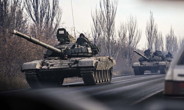 Xe tăng Nga xuất hiện ở một thị trấn vùng biên giới Nga - Ukraine hồi tháng 1. Ảnh: Getty