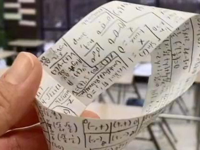 Giáo dục - du học - Học sinh dùng “phao” vẫn nhận sự tán dương từ cộng đồng mạng lẫn thầy giáo, lý do là gì?