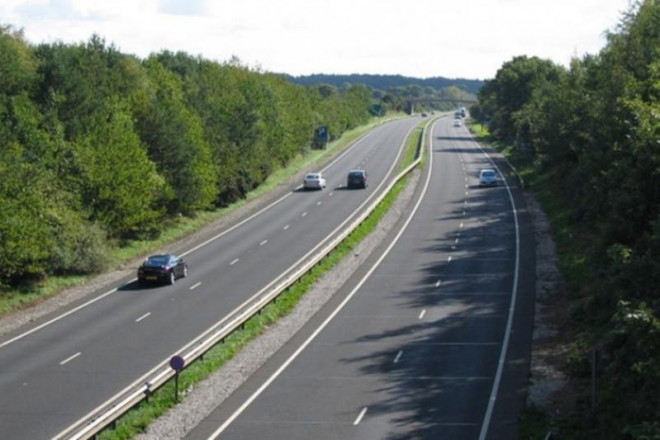 Xây dựng các tuyến đường cao tốc tạo sự thuận lợi cho người dân.