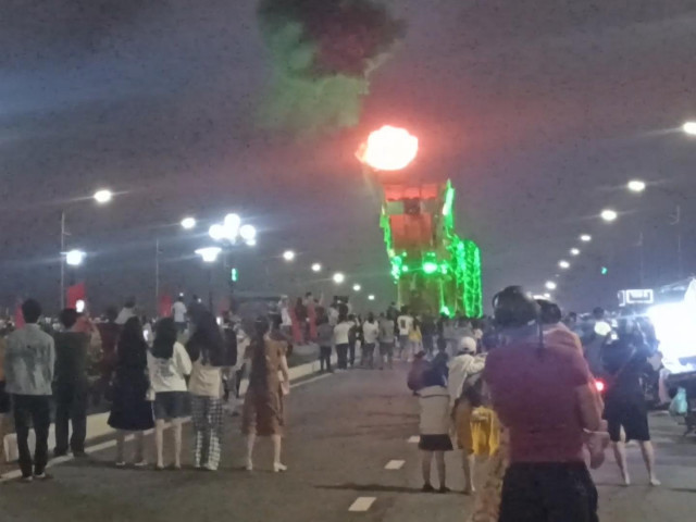 Tin tức trong ngày - Đà Nẵng: Hàng nghìn người đứng xem cầu Rồng phun lửa trở lại